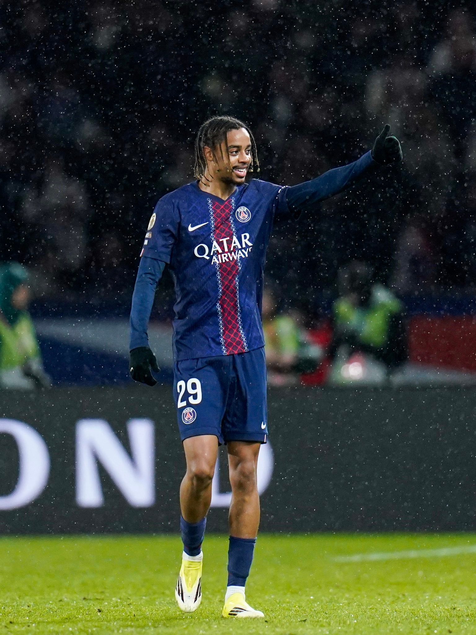 法国球迷俱乐部  🕵️♂️巴尔科拉透露，9 号位可能适合他，他确信自己的跑动可