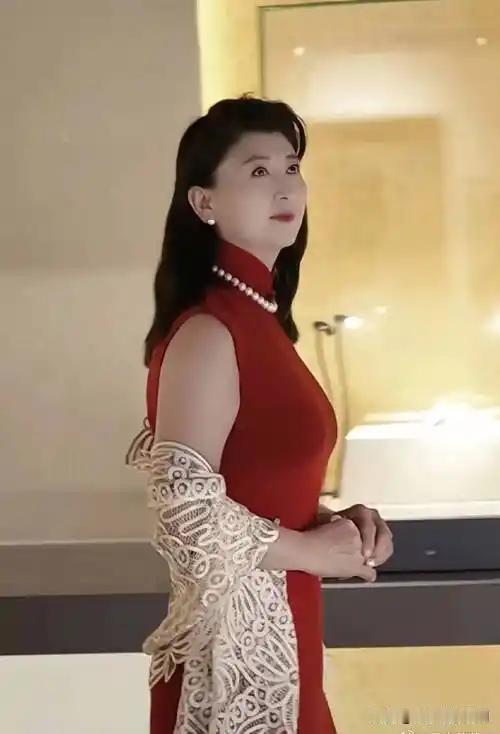 曾七次登上央视春晚的演员闫学晶，在沉寂半年后突然公开发声，公布了自己名誉维权的最