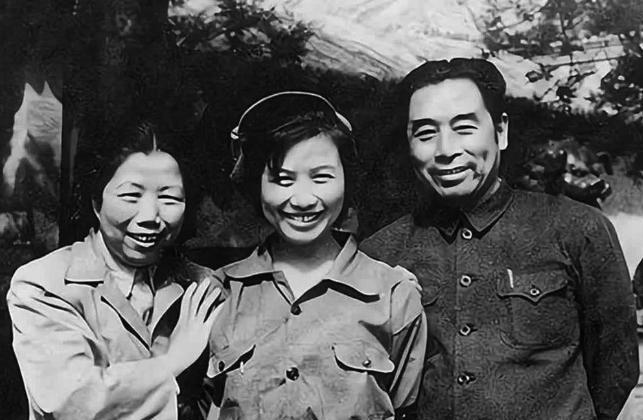 1951年，周总理的女婿在朝鲜与金日成的女秘书公然同居，彭德怀气急败坏，总理得知