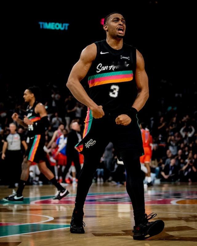 晚安马刺 所有信手拈来的从容，都是厚积薄发的沉淀；你以为的驾轻就熟，背后藏着千万