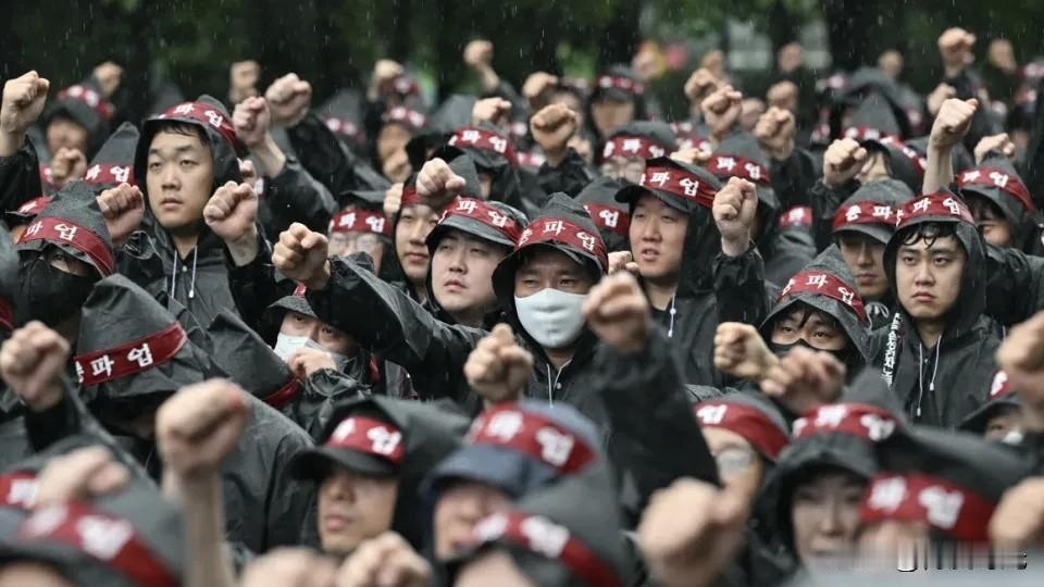 最近韩国三星工潮闹得很凶
三星是全球知名企业
此次工潮源于员工对薪资待遇、工作环