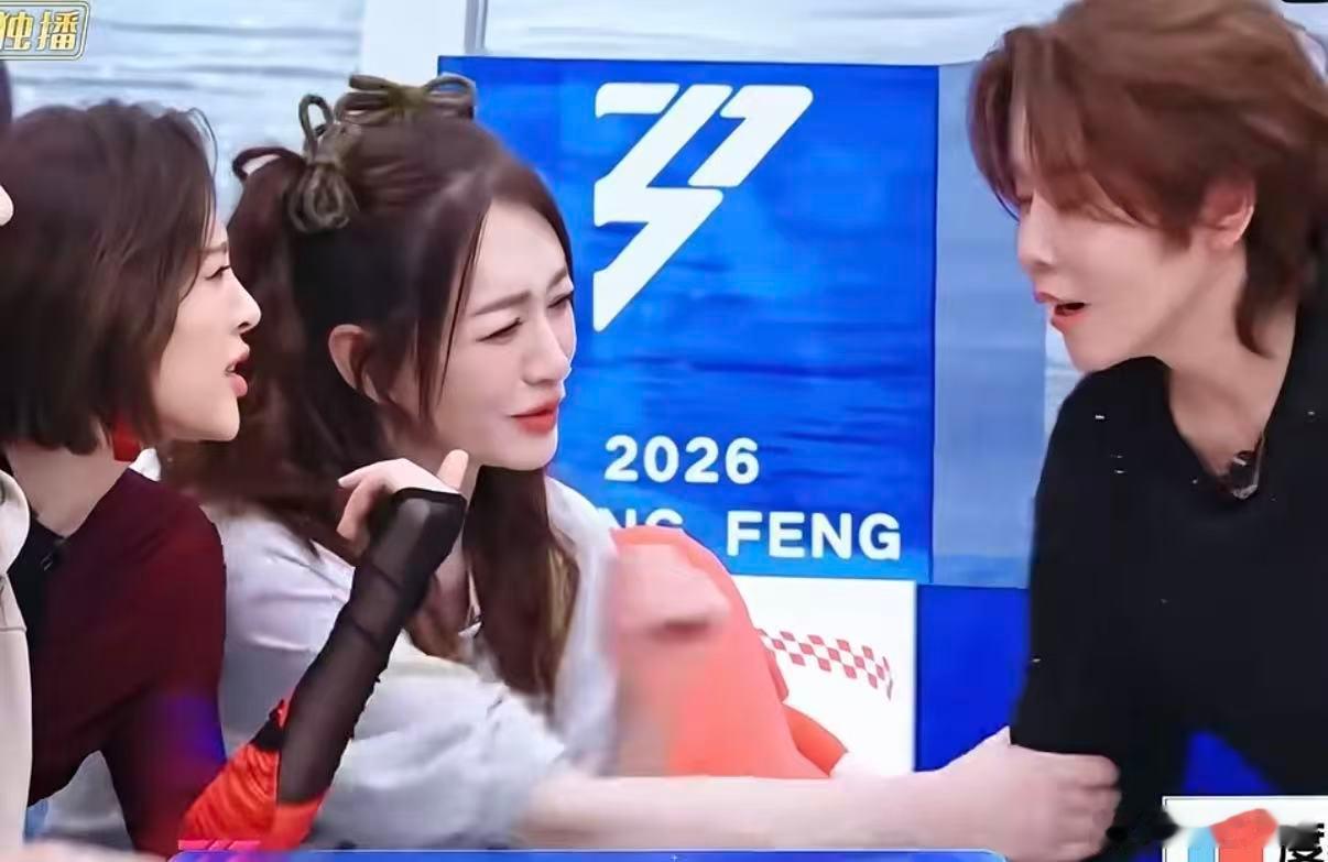 李小冉王濛校花和体育生谁懂啊！濛主眼里全是李小冉，姐姐说话她认真听，姐姐需要她立