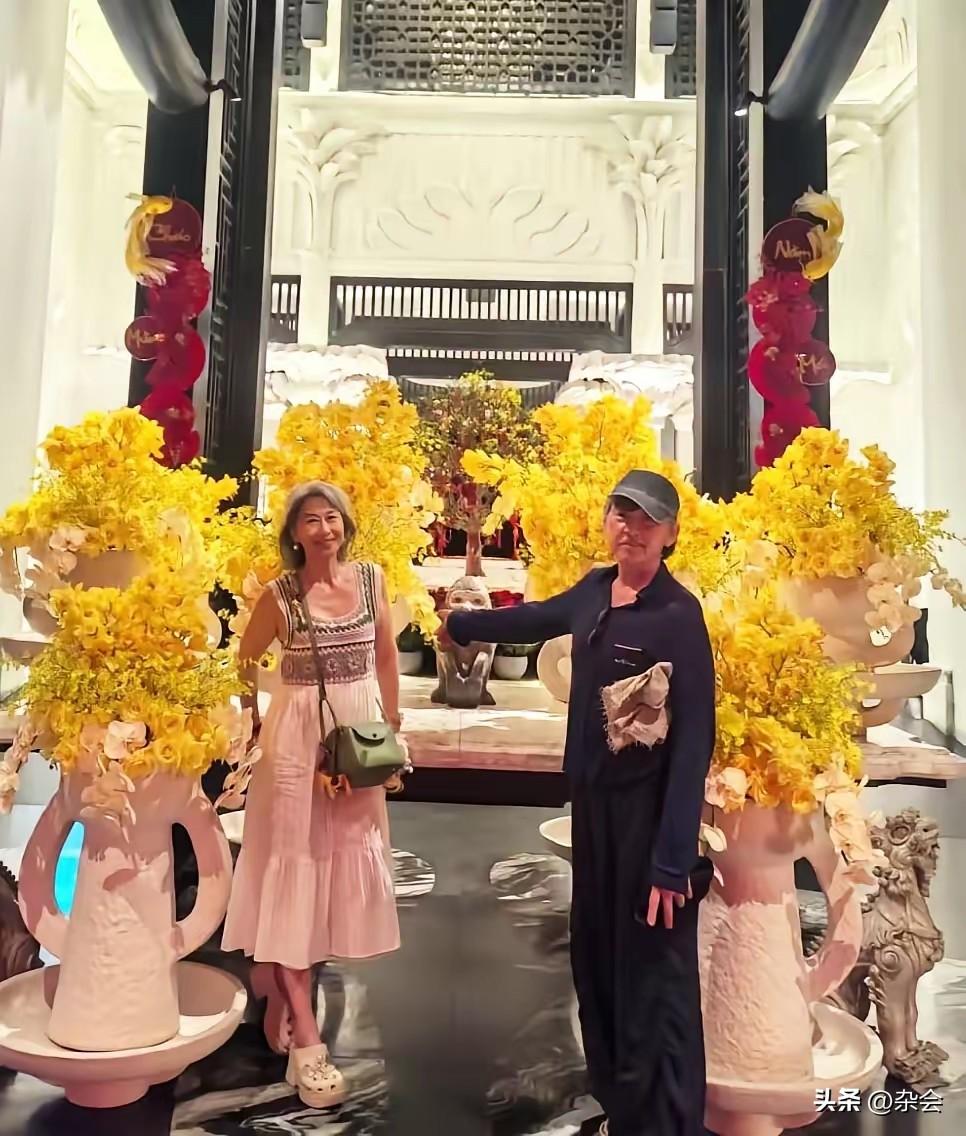 64岁叶倩文这状态太让人羡慕了！
春节在越南度假，海边随手一个侧手翻，心态简直像