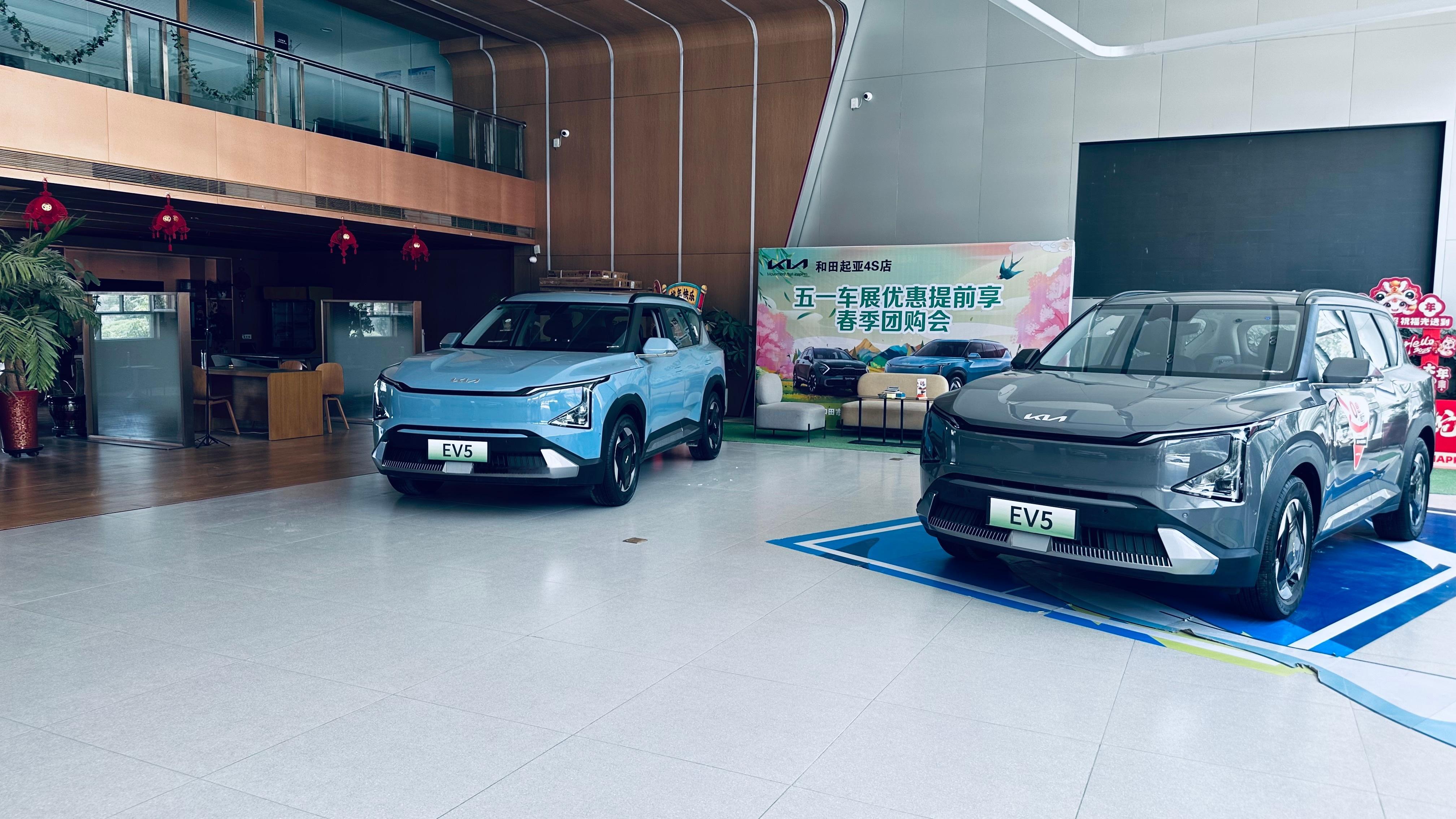 实话说，要不是硬拉着我去看，我都快要想不起来还有悦达起亚这个品牌，更没想到他还有