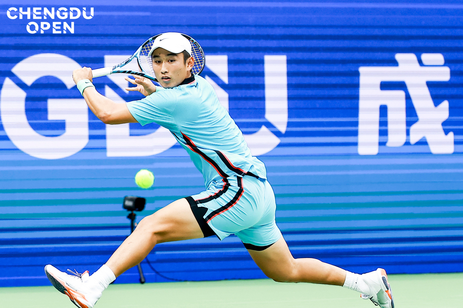 ATP成都站男单首轮焦点战，中国选手商竣程在首盘抢七错过4个盘点，最终以6-7(