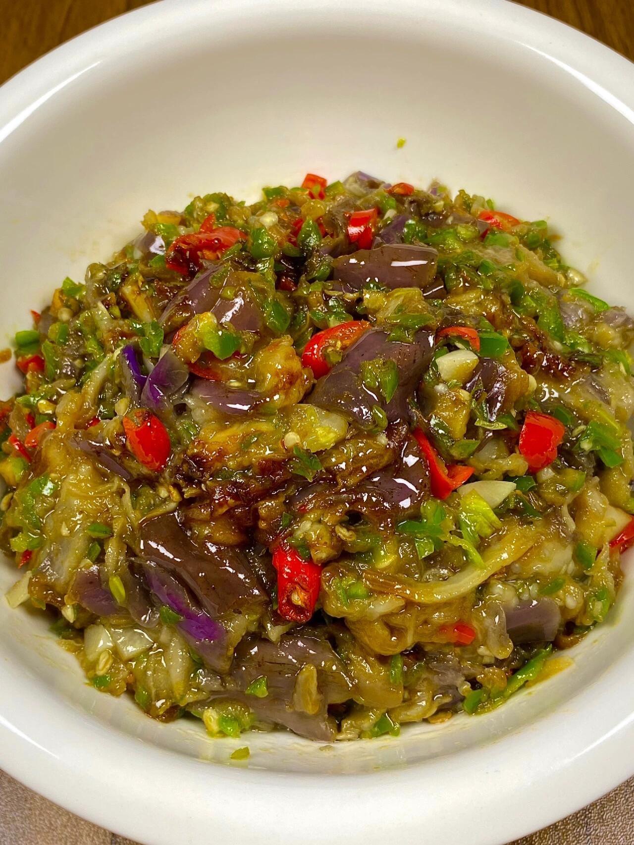 赶快去做这个茄子辣椒，巨香巨下饭。这道茄子辣椒也泰好吃了吧  就这道菜...