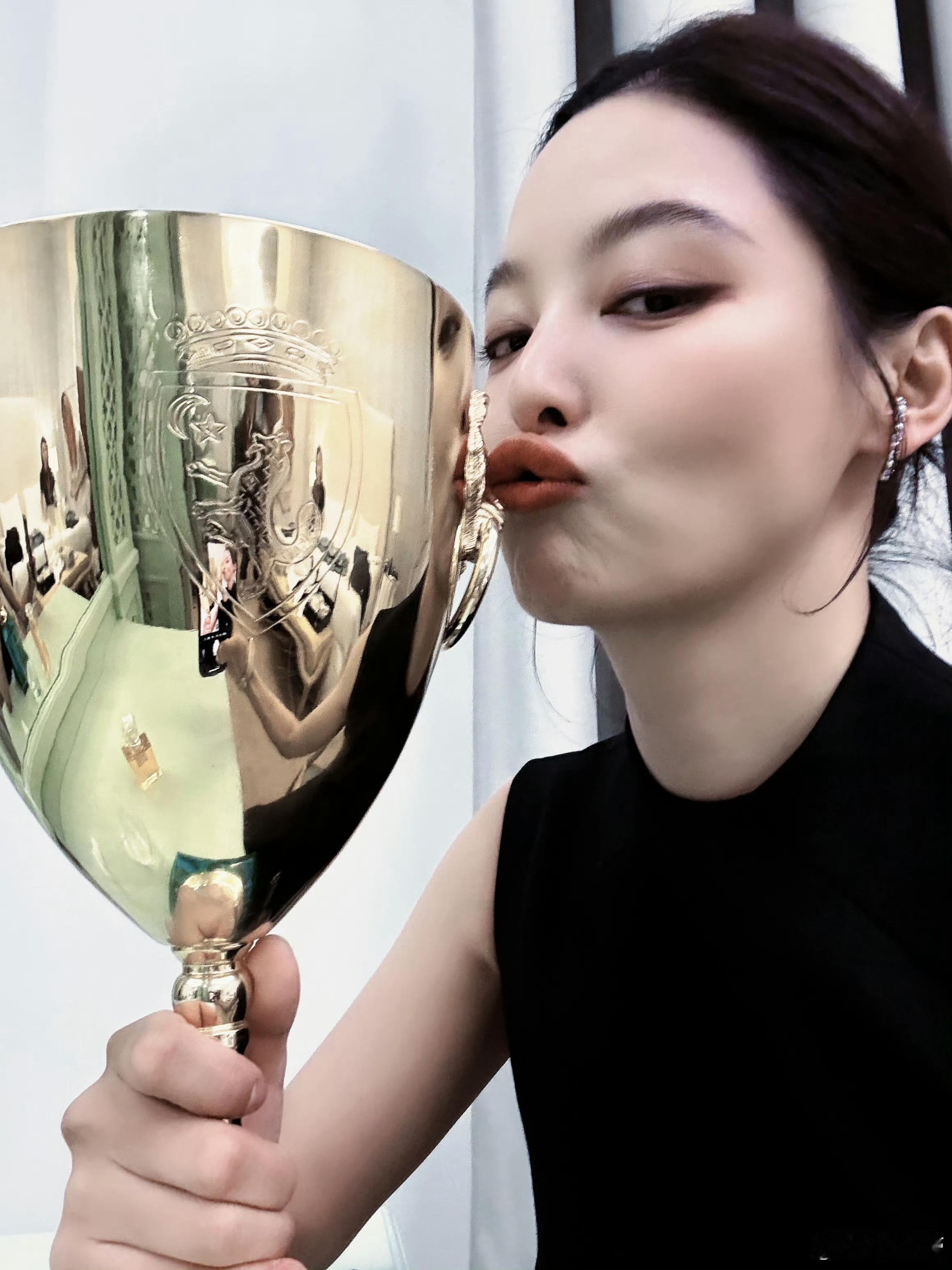 辛芷蕾获奖时张颂文的表情恭喜🏆 ​​​