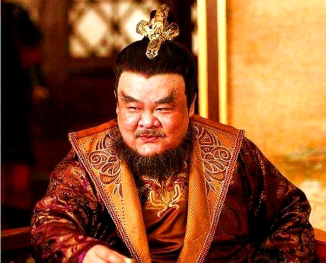 公元757年，安禄山在睡觉时，被阉人李猪儿用刀捅进了肚子。安禄山本想要起身拿刀反