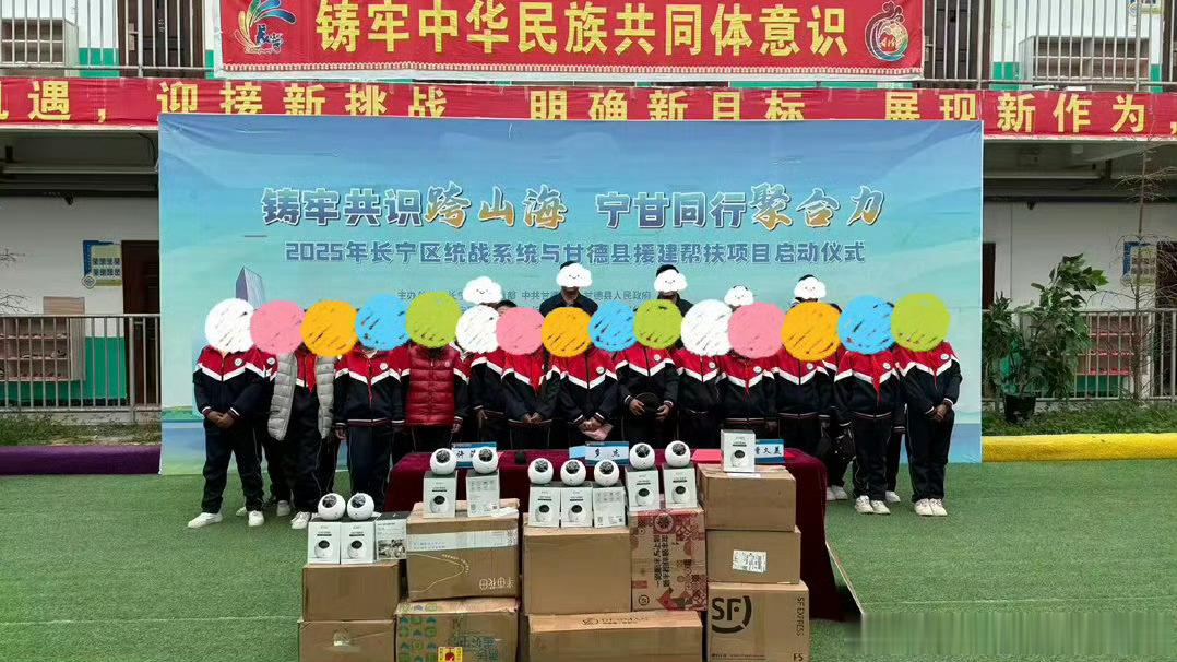 德施曼宣传物料被指偏心还没闹够吗，对方粉丝还在局限于宣传待遇比较，田栩宁粉丝柠檬