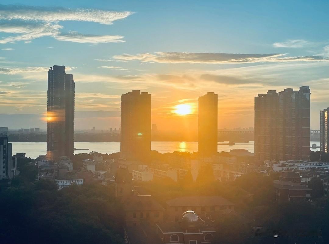 分享你随手拍的风景 脚步所至，皆是手机里的风景；目光所及，都是生活藏不住的热爱。