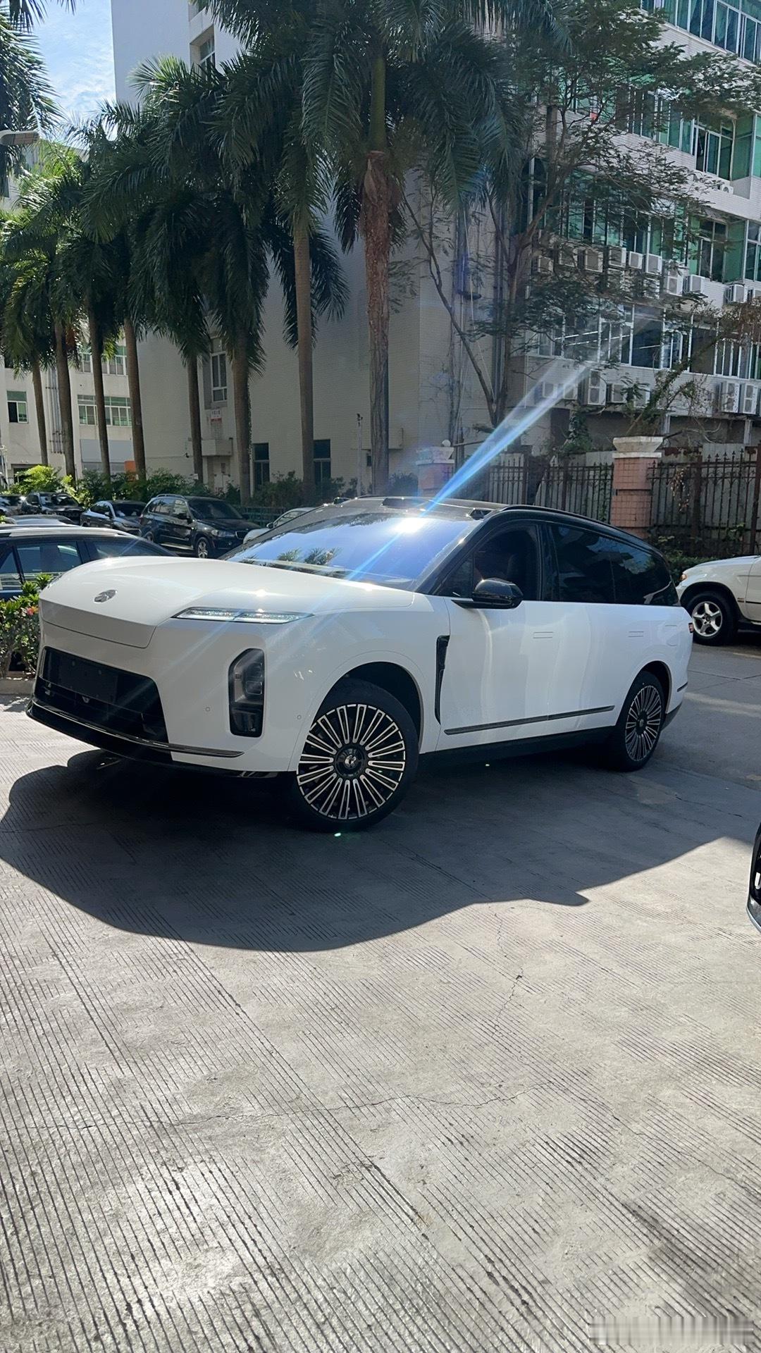 白色ES8看起来很英俊啊 深圳