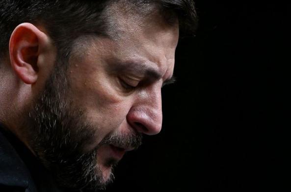 【泽连斯基面临着一个艰难的选择：要么接受一份糟糕的协议，要么干脆不达成任何协议。