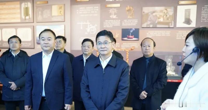 省里曹志强率队赴衡阳调研工业经济和乡村振兴，实地考察了钟表小镇、梅花村、台源农业