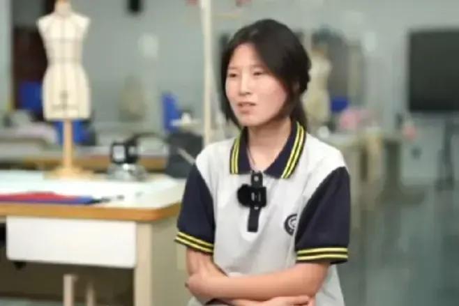当大家探讨17岁中专生获得全球数学竞赛12名的好成绩时，有网友问到“这么优秀的学