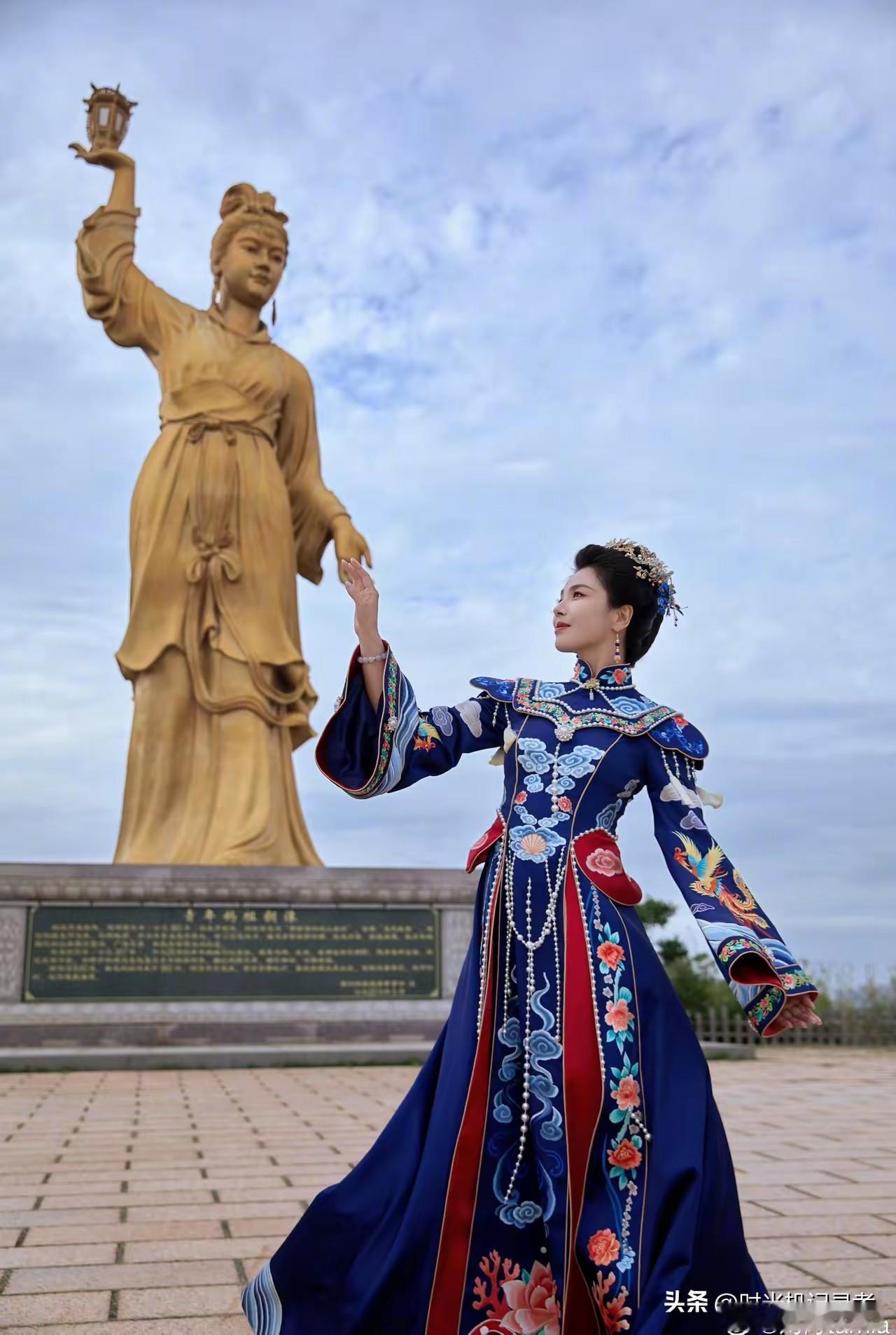 刘涛和妈祖牵手，真的好美，真的好像她们互相遇见了对方。
刘涛宣传了妈祖文化，也同