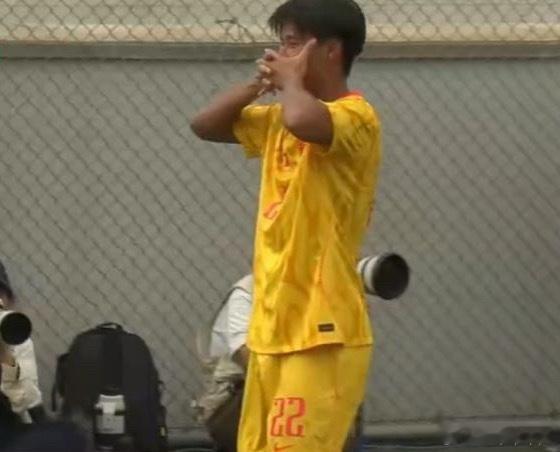 程晟涵继首轮第97分钟绝杀阿森纳U17后，次轮再度用头球破门，两战两捷完美诠释“
