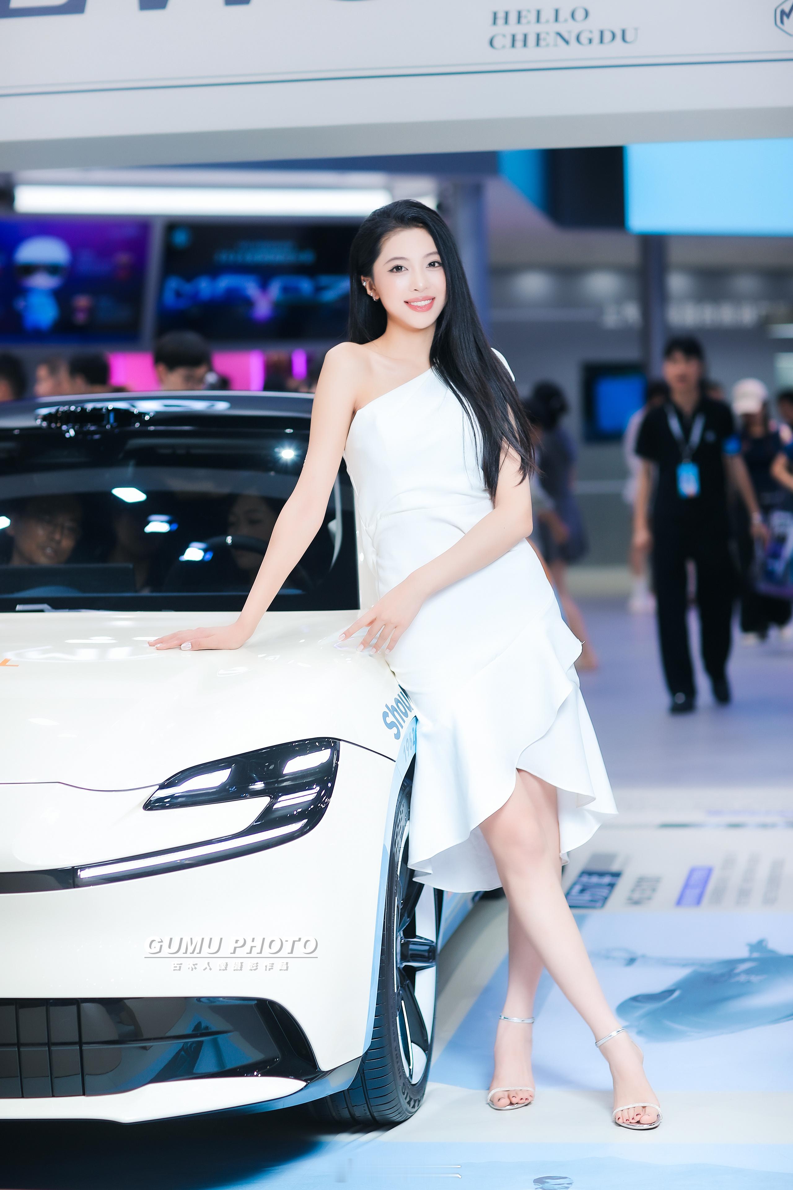 2026成都国际车展名爵展台模特 2026成都国际车展成都车展 
