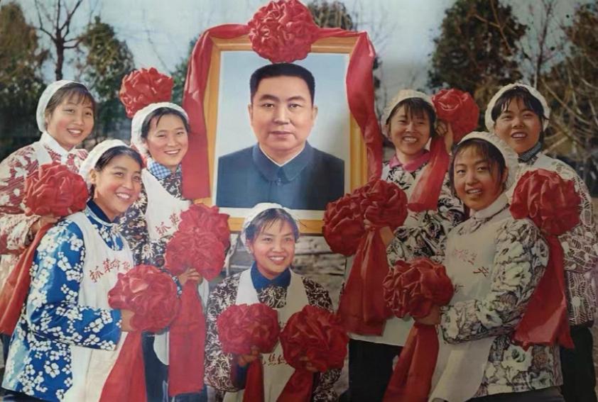 老画
热烈拥护华主席