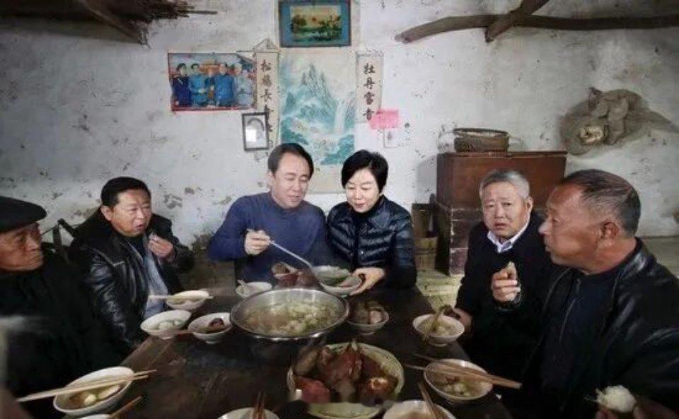 许家印前妻丁玉梅更多资产曝光从许家印前妻资产曝光看恒大危机的涟漪11月26日，一