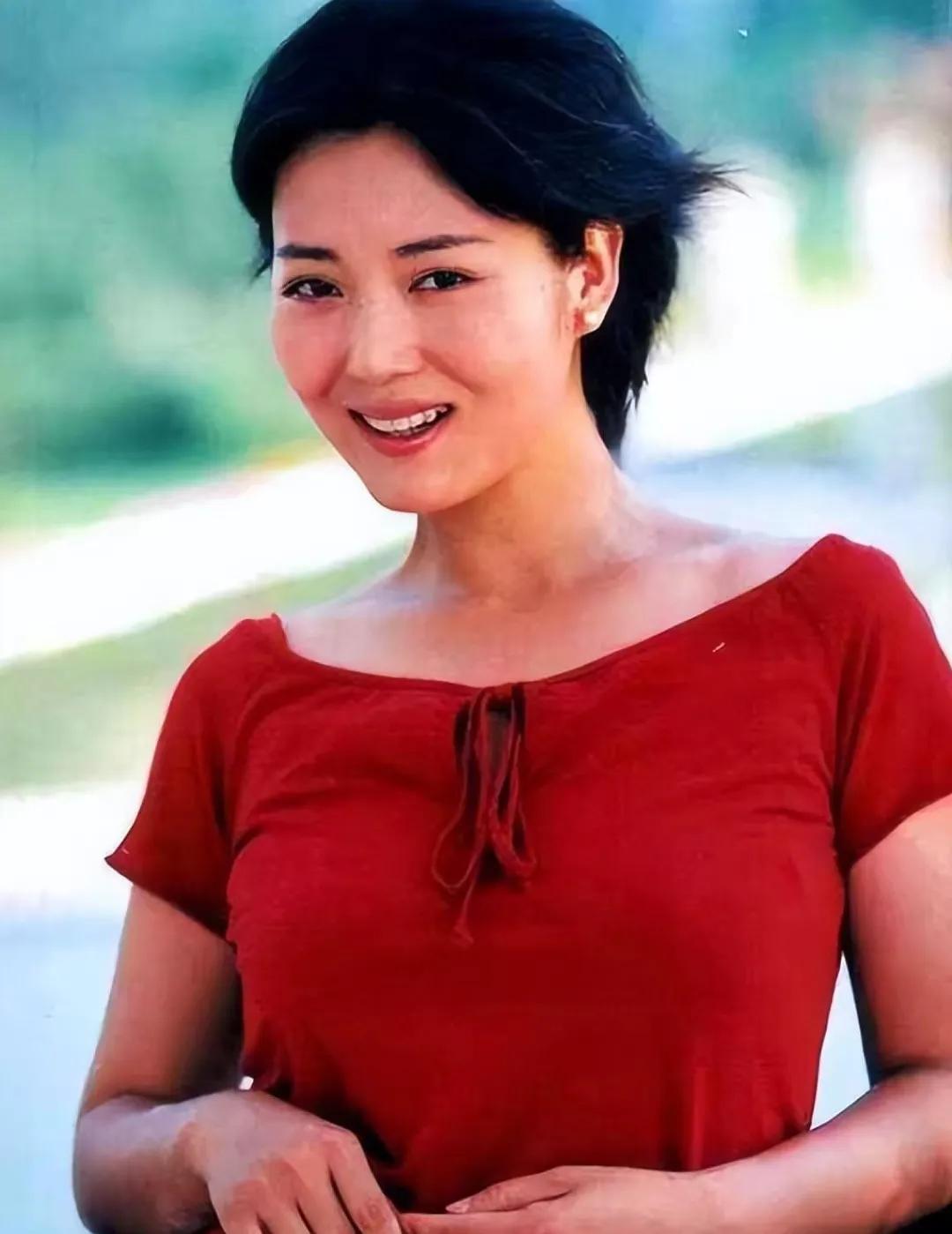 当年，王茜华父母问沈航：“你们什么时候领证？”沈航倍感压力，直接跑了。王茜华舍不
