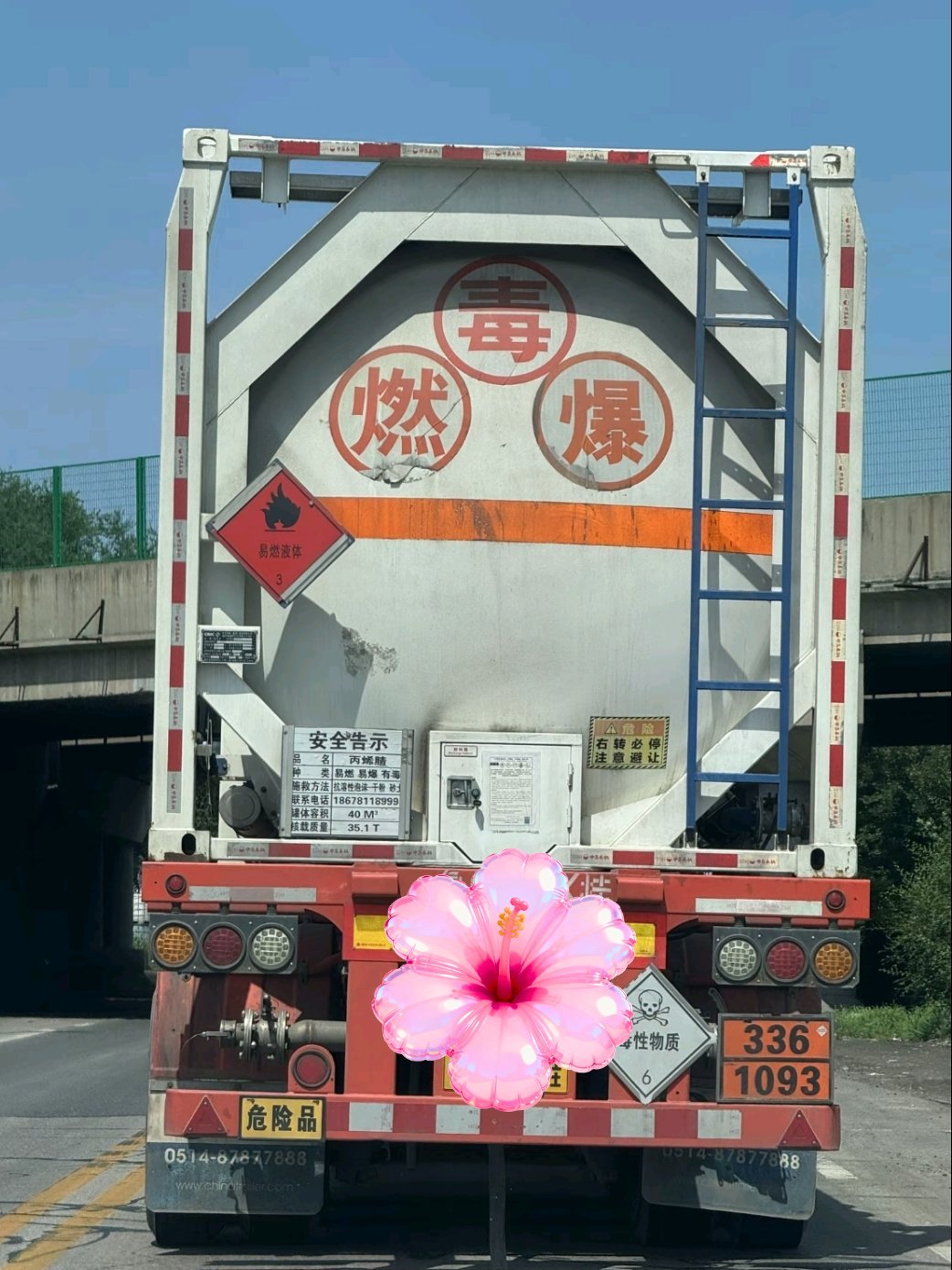 国道331内蒙古路段发生车辆爆炸确实太可怕了，这种天地同寿车，一定要远离，一定要