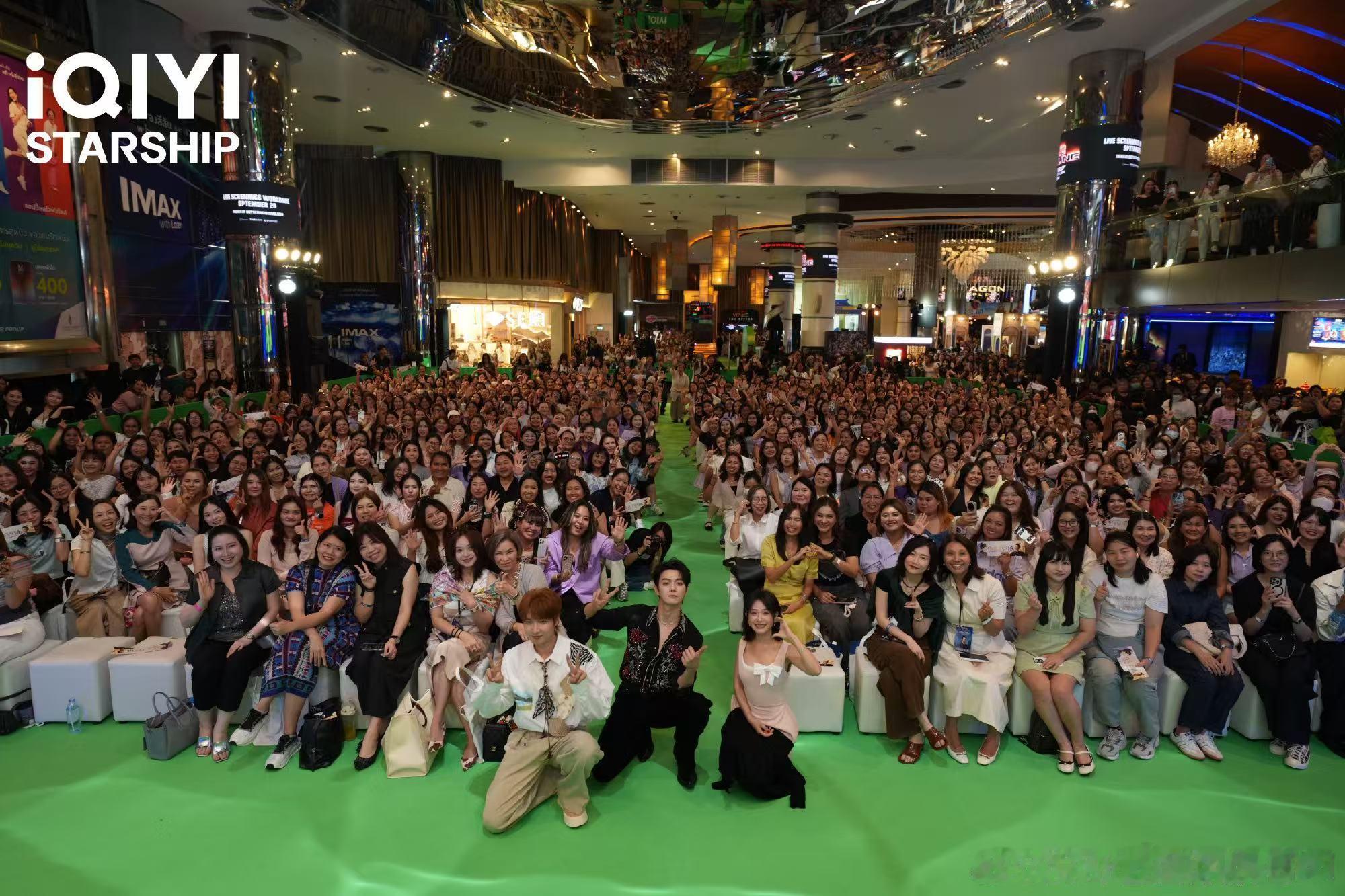 许凯海外实火许凯泰妃尖叫应援现场欢呼声不断，许凯海外人气真的看得见 ​​​