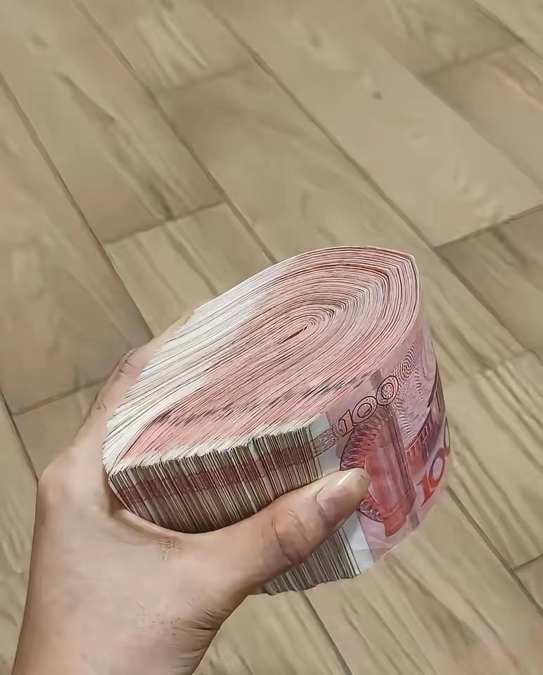 这个车是非开不可吗？
朋友来找我借钱，
开口就要5000块。
我问为什么要这么多