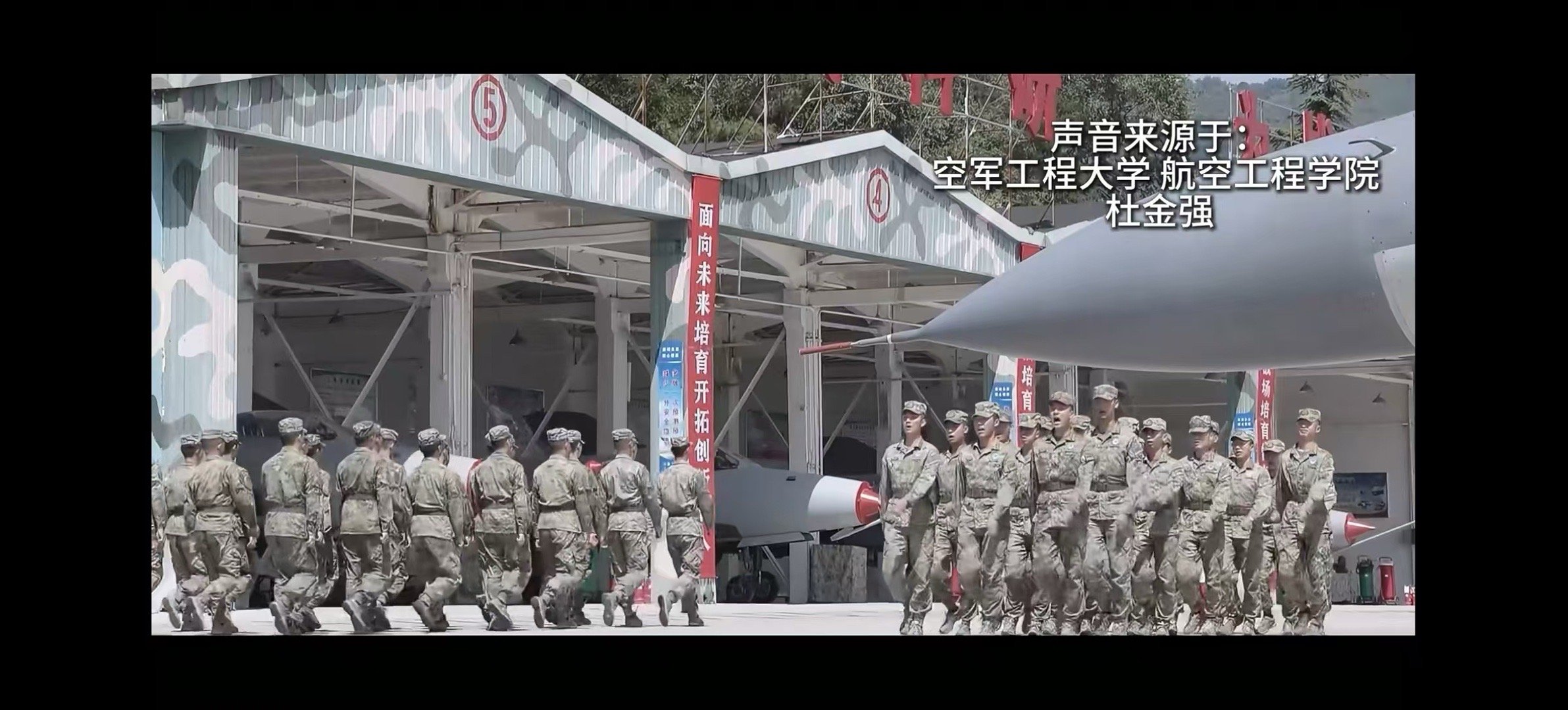 #航空新视野[超话]# 30年的老军迷，硬是没看出这是什么型号的战斗机[允悲][