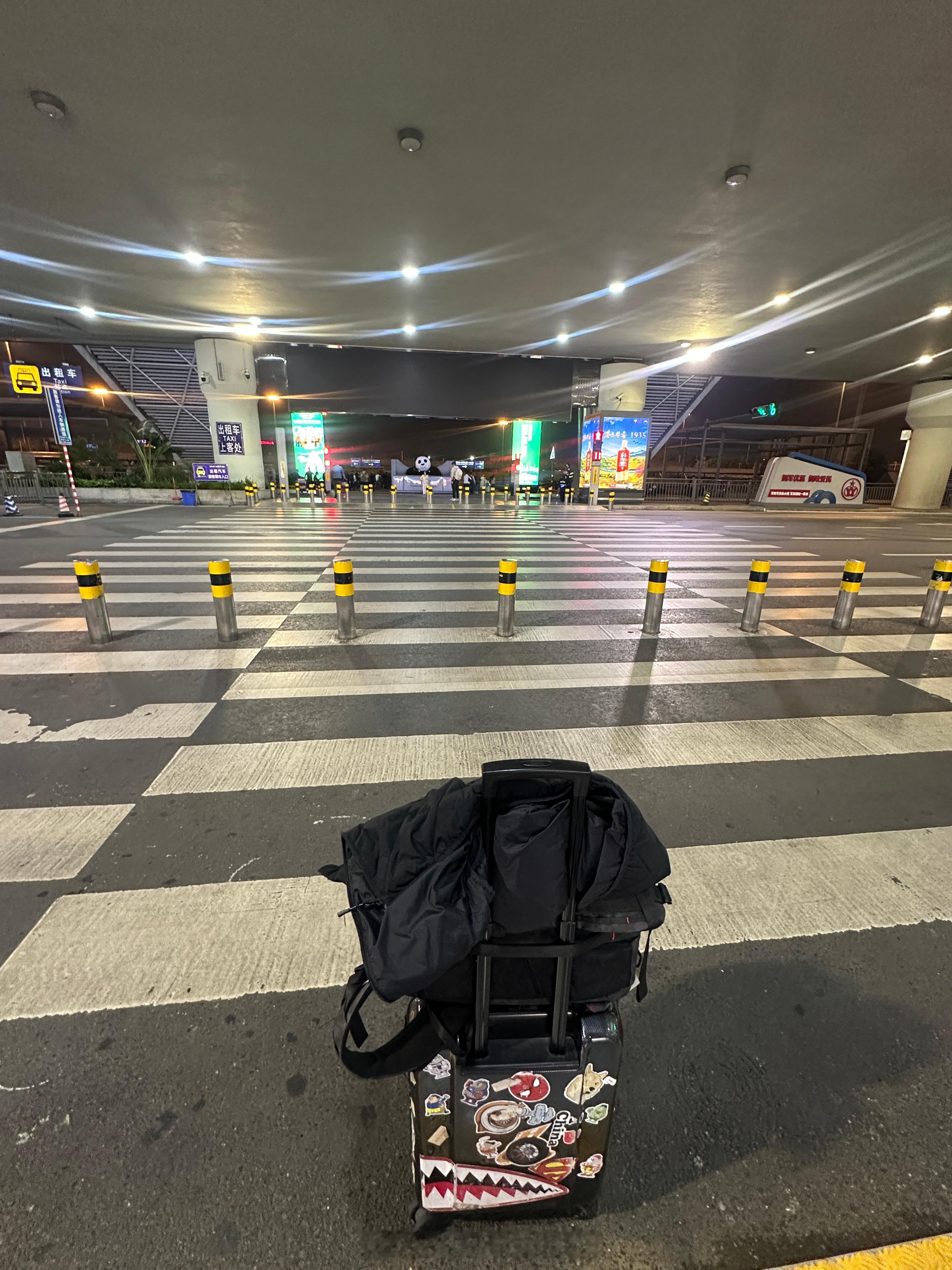 落地双流机场，然后我的车停在天府机场附近[苦涩][苦涩][苦涩]#米帅的车生活#