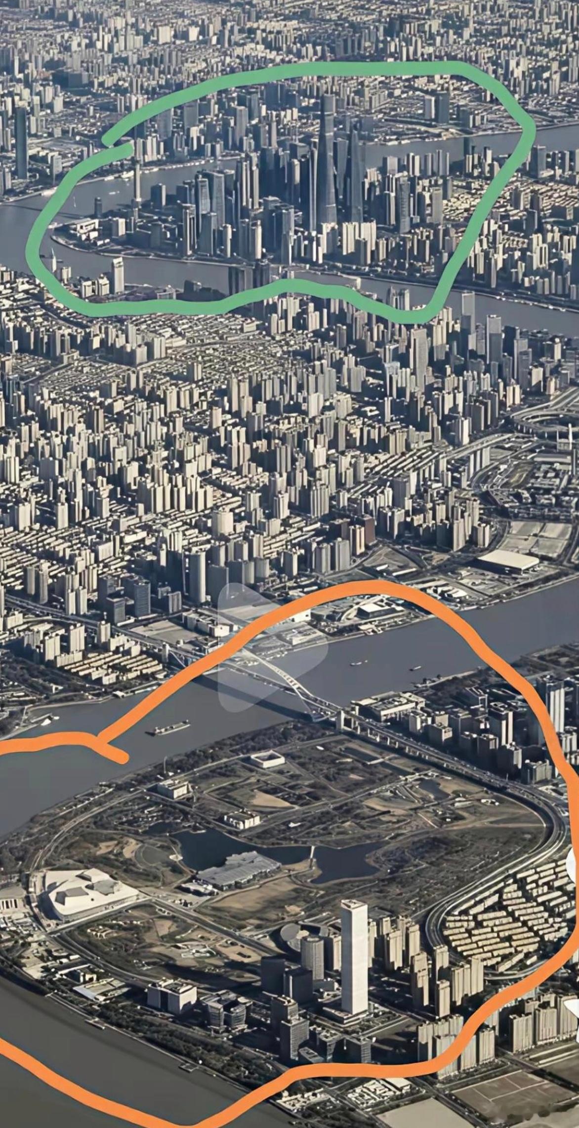 黄浦江上同样的一个湾，上方是陆家嘴，下方造了两座假山～～～