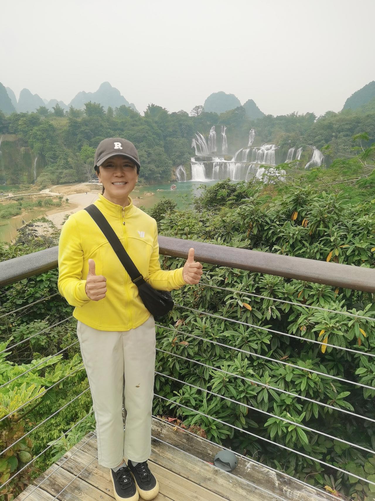 很多人会认为，中年离异是女人一生的不幸，我却觉得是苦尽甘来！
 
离开生养我五十