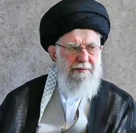 伊朗最大的悲剧，就是亲手把唯一能跟西方“玩命“的疯狗，死死锁在了笼子里。但这恰恰