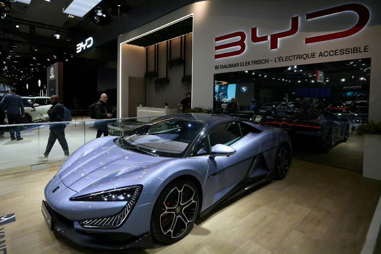 支持比亚迪发展的意义:2014年：卡罗拉15.8万2014年：日产轩逸14.8万