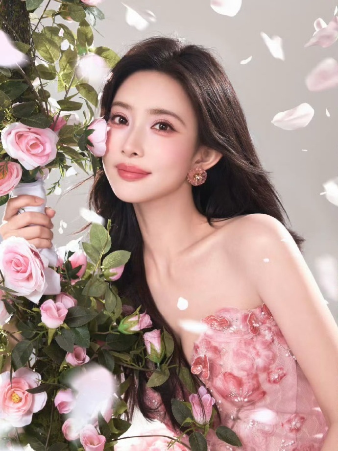 女明星芭莎之夜造型出图 孟子义 卢昱晓  章若楠 宋雨琦 喻言芭莎之夜出图 ​ 