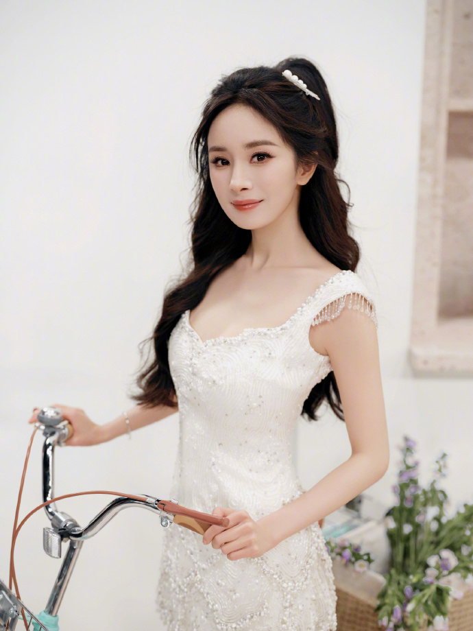 杨幂包场支持清明档影片 猫眼专业版云包场数据显示，杨幂工作室包场为今日（4月3日