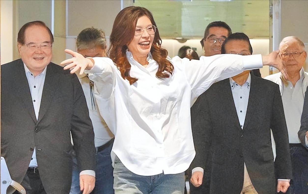 郑丽文访陆行收获满满，原本国民党内对此有所疑虑的杂音也转为肯定。不过在两岸统派阵