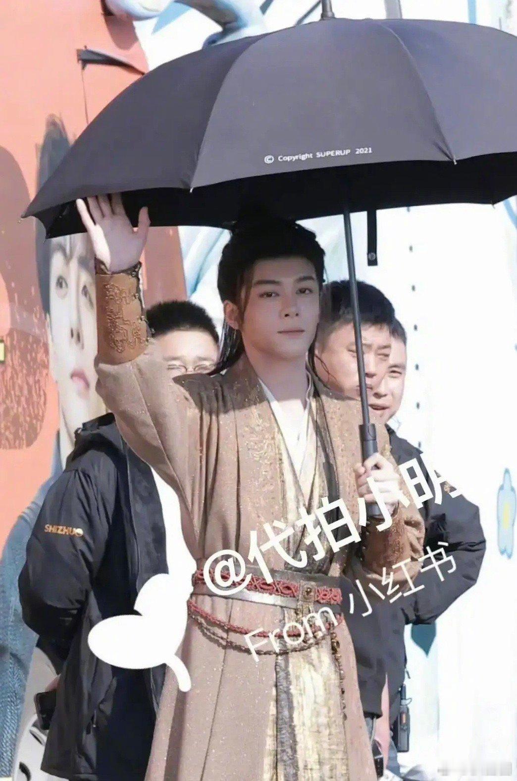 曾舜晞月鳞绮纪出妆路透，大事不太妙的样子～[吃瓜] 