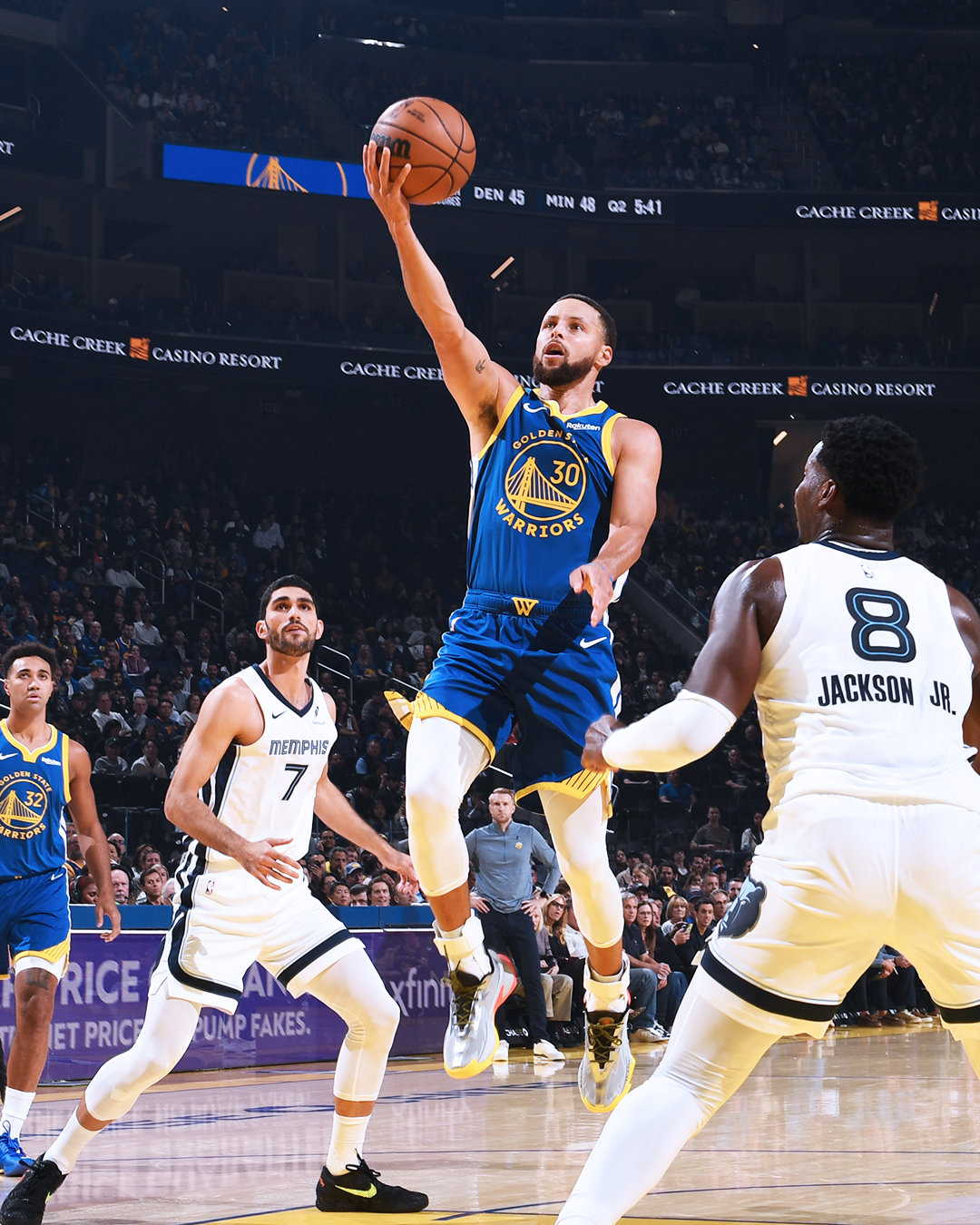 库里16分，4篮板，3助攻。勇士大胜灰熊库里16分 ​​​