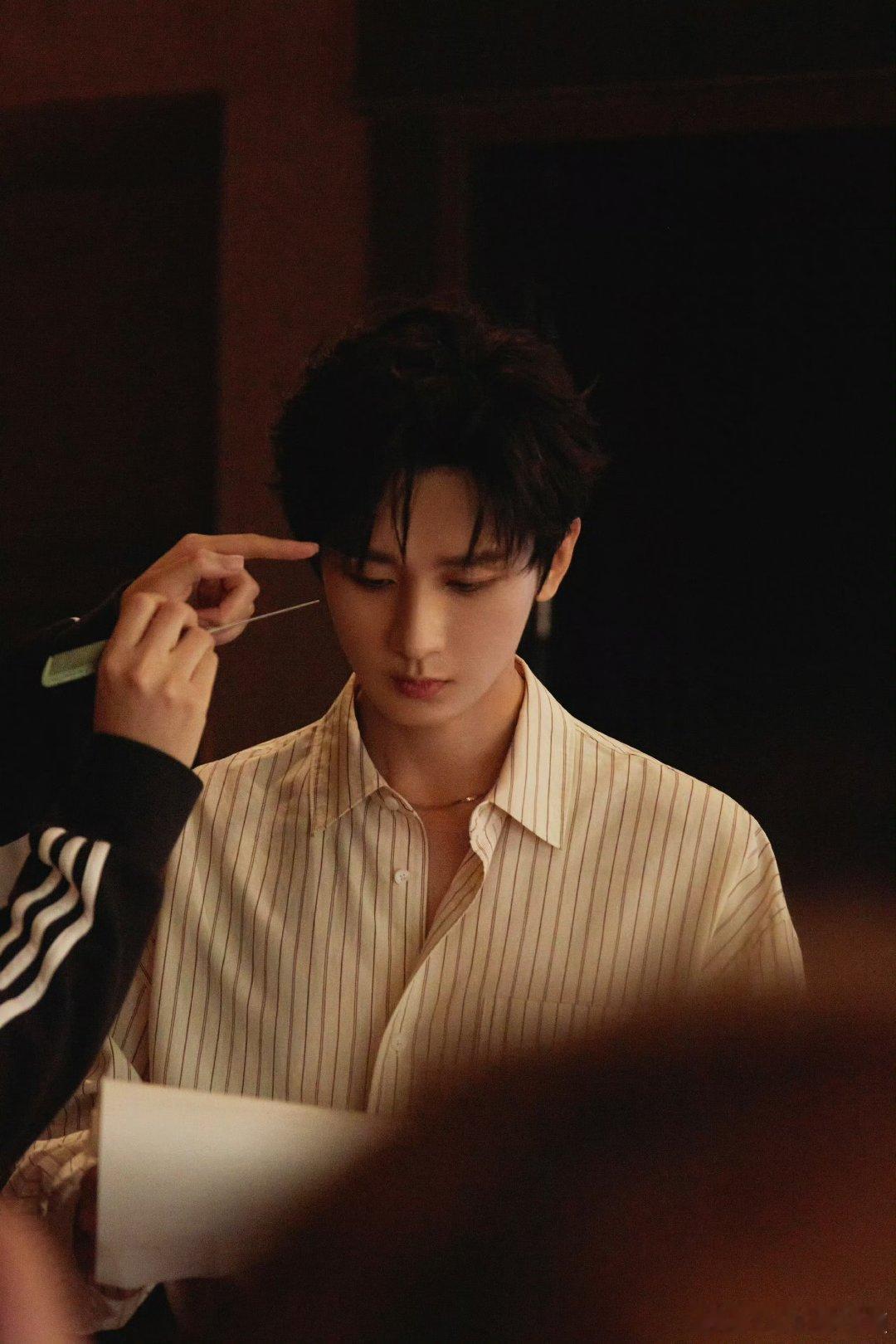 成毅 真正给你撑腰的是你的实力，真正保护你的是你强大的内心，愿你此后一路繁花。