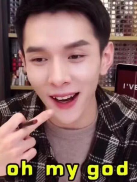 李佳琦颜安人在干坏事时最默契合伙人 扫货的时候最考验默契。李佳琦脑子转得快，颜安