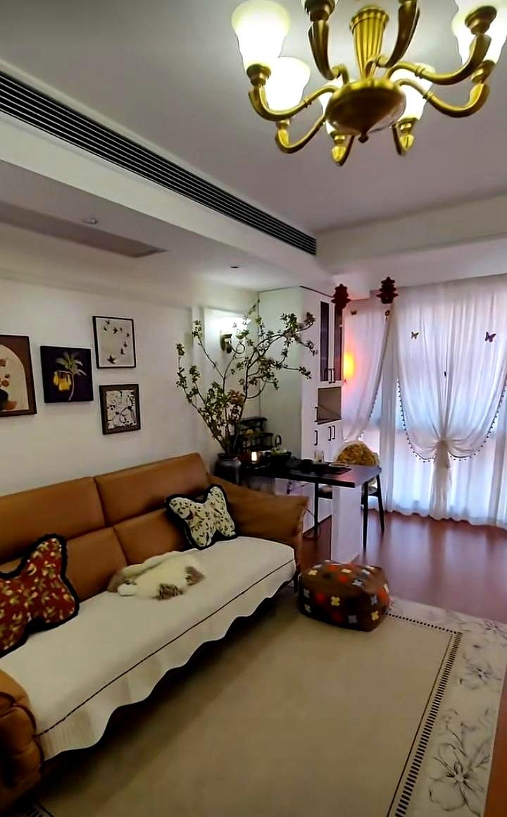 发现没？
那些活得最潇洒的婆婆，儿子一娶媳妇，立马就学会了两个字：“隐身”！
难