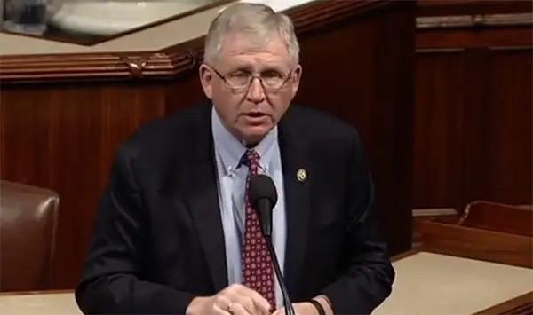 美国众议院周一以395票赞成2票反对，通过《保护台湾法案》。我还以为是要向大陆军