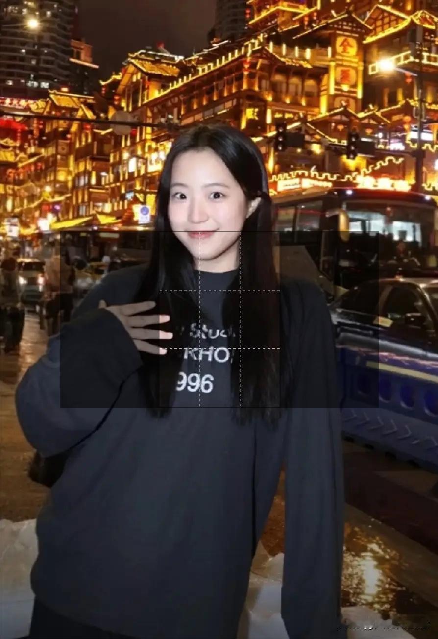 申裕斌难怪被人喜欢：回国感叹重庆太美了

回到韩国的申裕斌，社媒发文，用了两张照