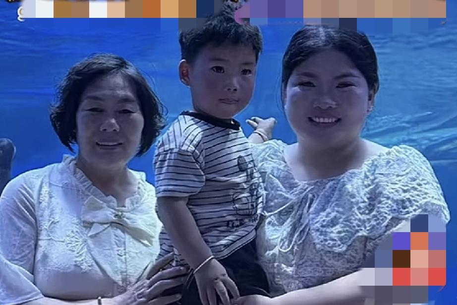 河南25岁女子一夜失去两位至亲！拒改嫁撑起小家，看哭无数人
 
9月1日，河南周