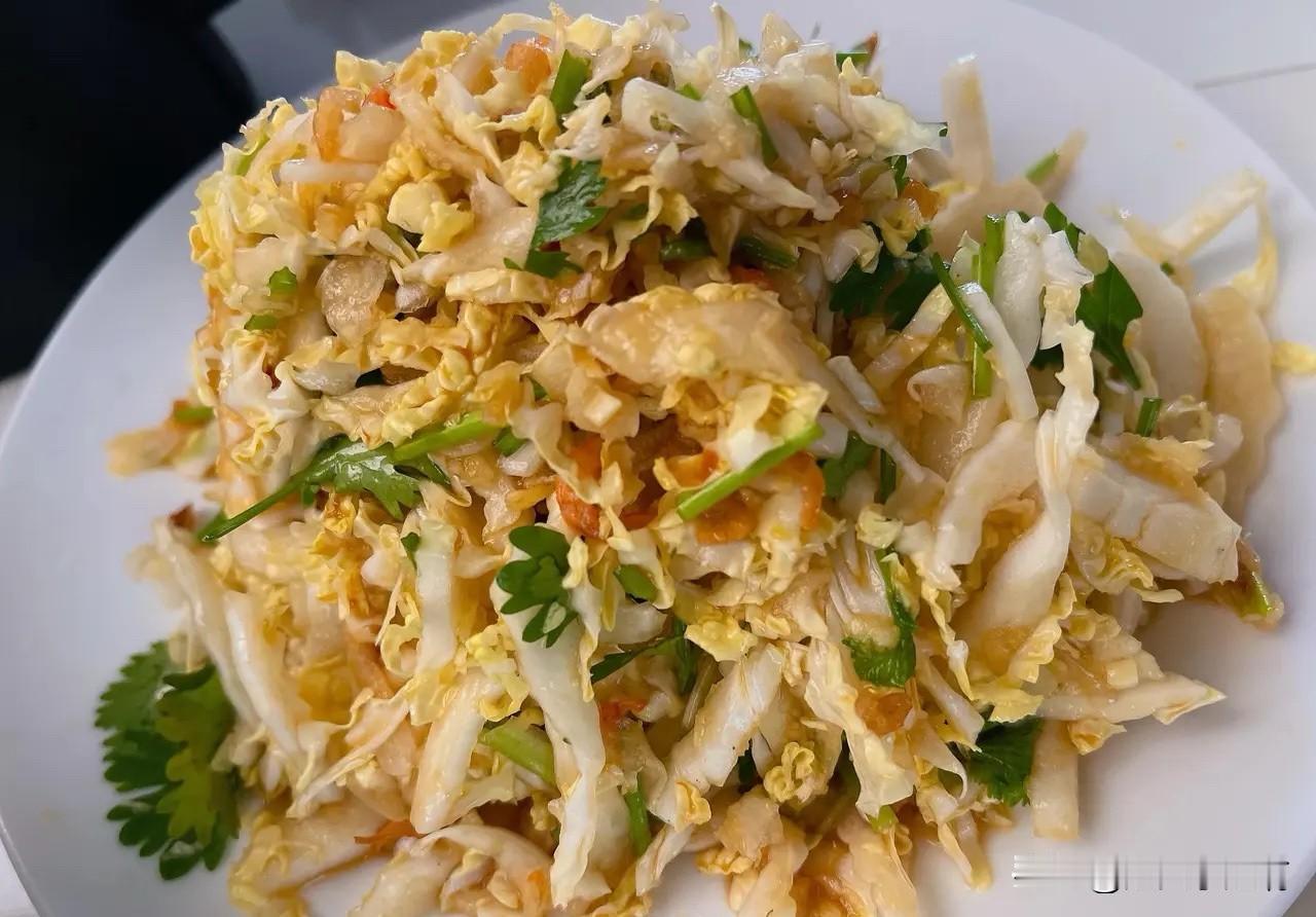 以前我都用大虾米拌菜，今天懒得去拿就从厨房随手拿了一把小虾米拌的，味道真不错来。