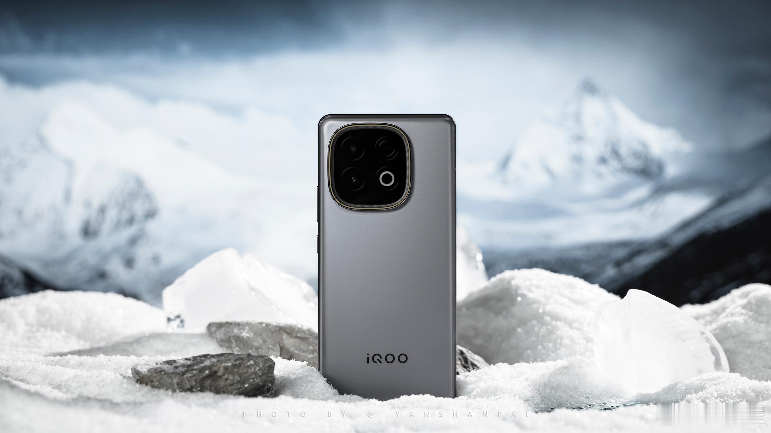 iQOO Z10 Turbo+燕山派真机实拍图赏来了~我们拿到的是极地灰配色，但