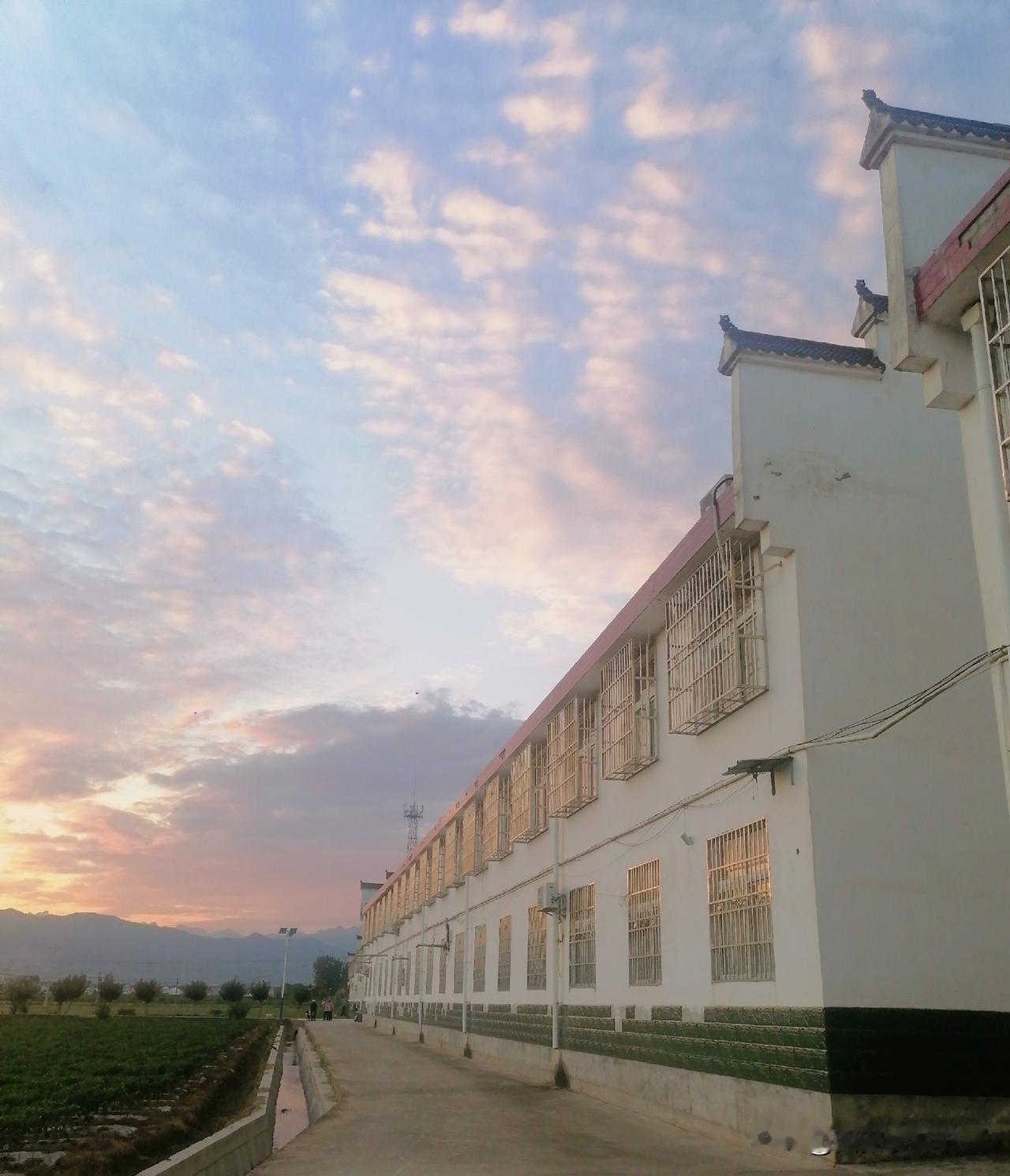 《小区美景（西安李林摄于汉中城固）》