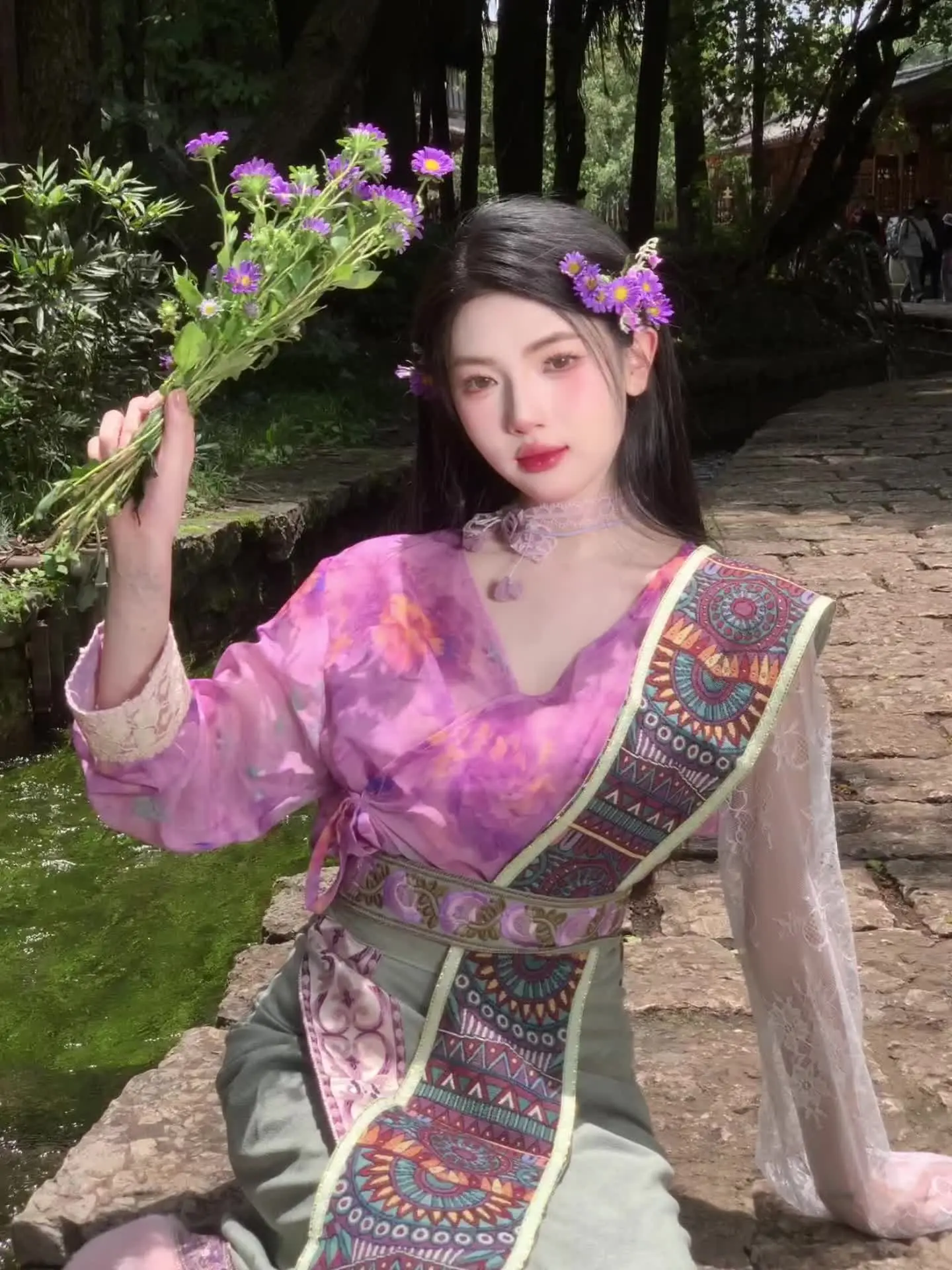 姐妹们有点事，我先去趟丽江当一回藏族甜妹 来有风的地方 当一回甜甜的藏族公主