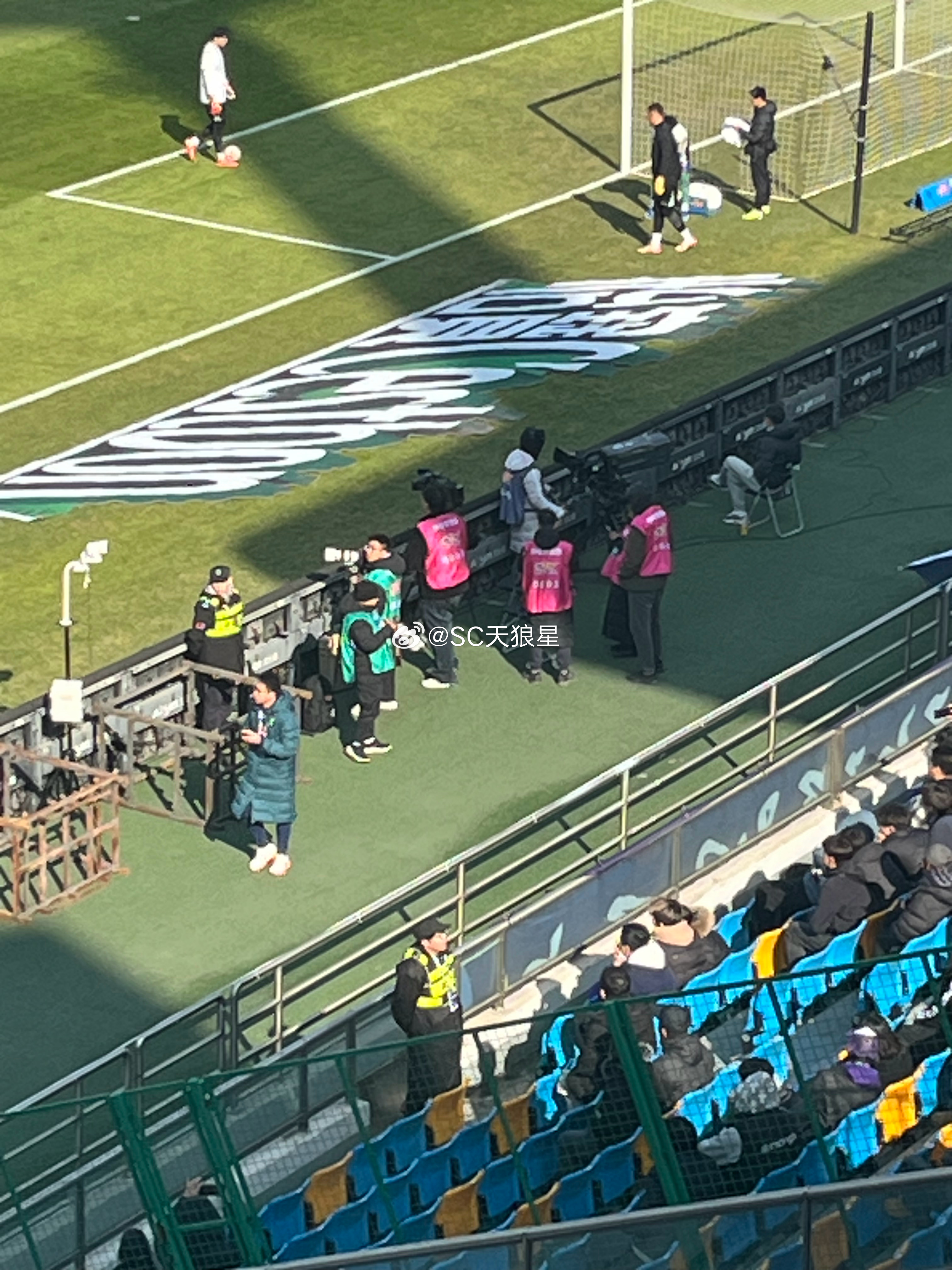 谢蒂内跟基莱斯还没来电，还得磨合。边路打不开，上半场巴顿还能冲几次。希望首胜早点