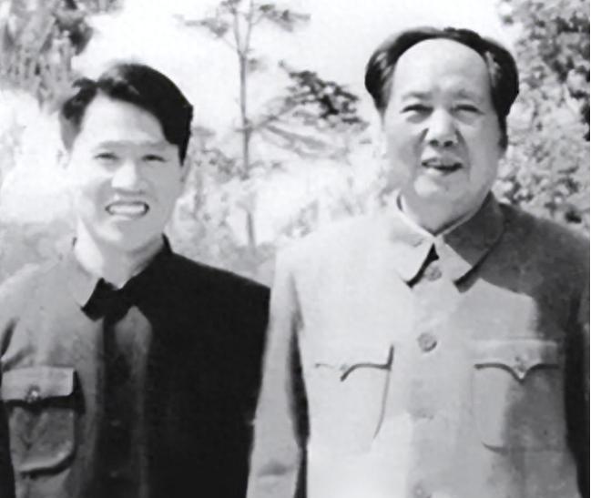 1962年，李银桥忠诚守护着毛主席整整十五年，离任之际，毛主席深情叮嘱他：“你在